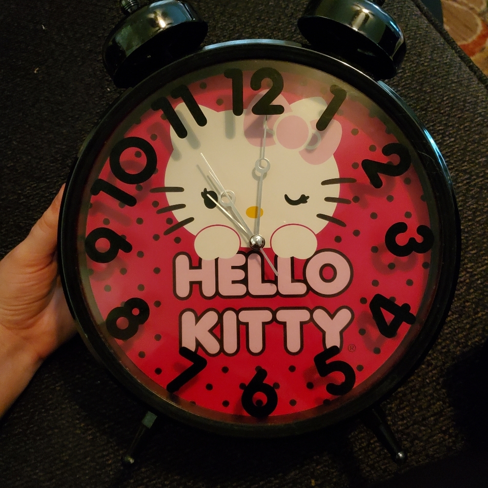 Hello kitty clock